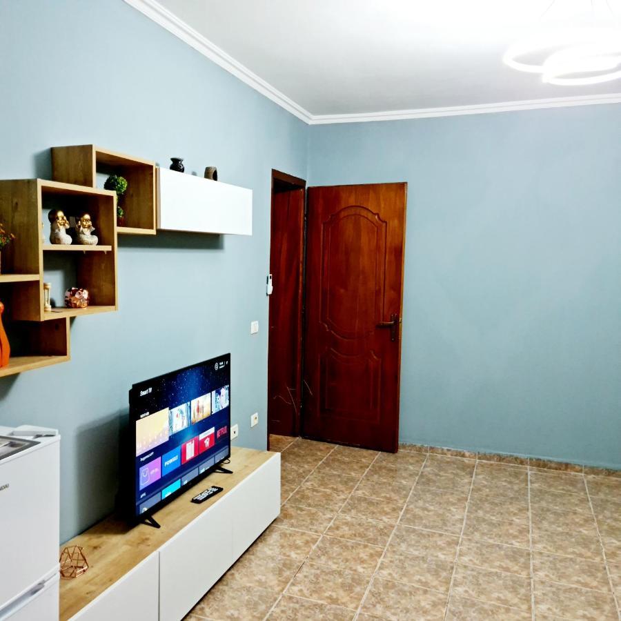 2V1 - 21 Dhjetori Am Apartment Tiranë Ngoại thất bức ảnh