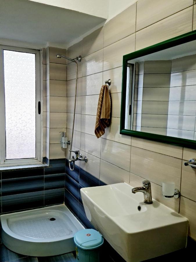 2V1 - 21 Dhjetori Am Apartment Tiranë Ngoại thất bức ảnh